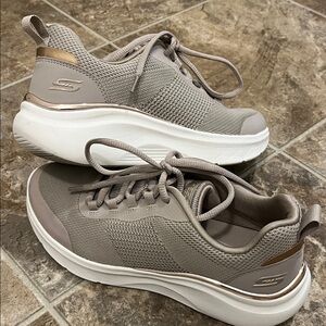 Skechers Women's Beige and Gold Sneakers